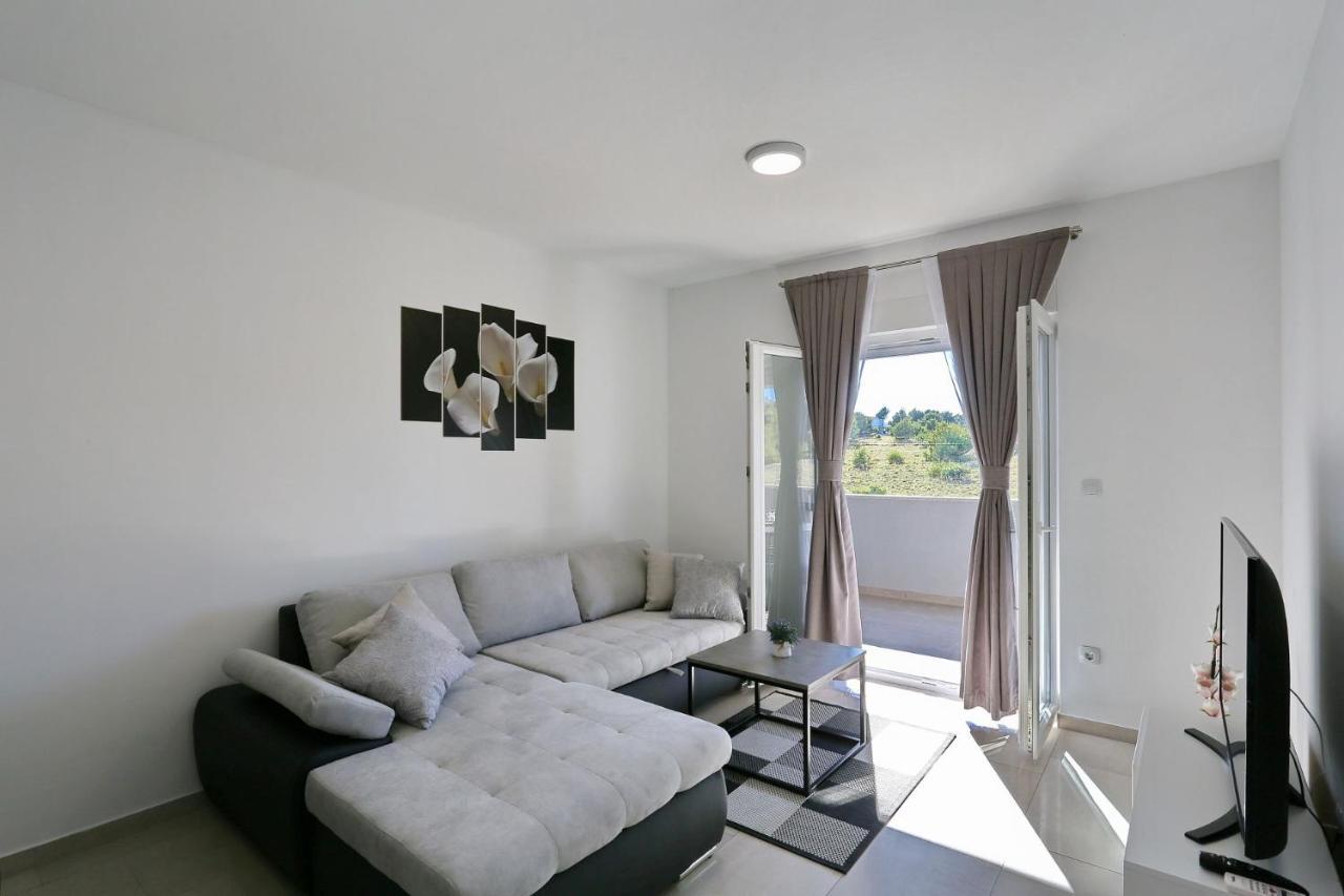 Apartments Lisac Vir Exterior foto