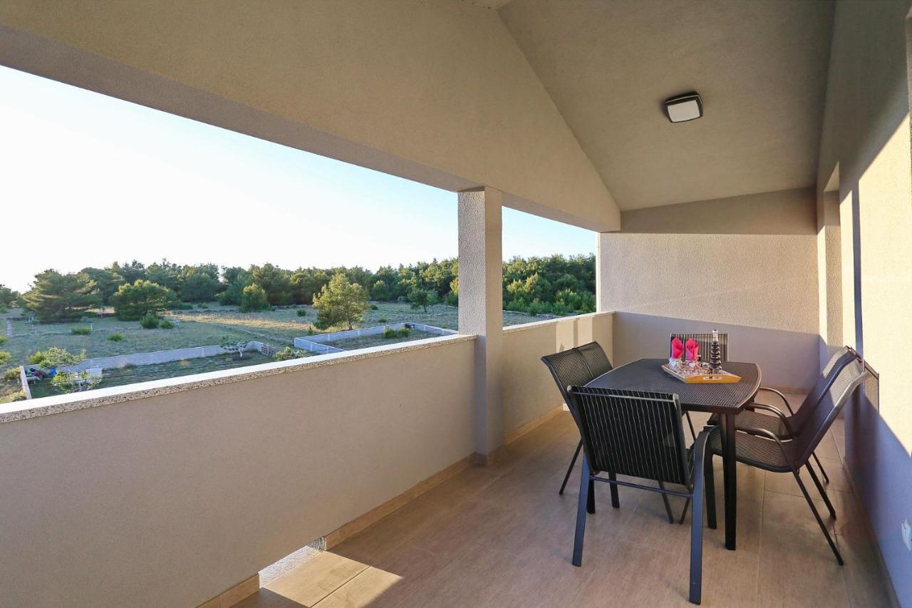 Apartments Lisac Vir Exterior foto
